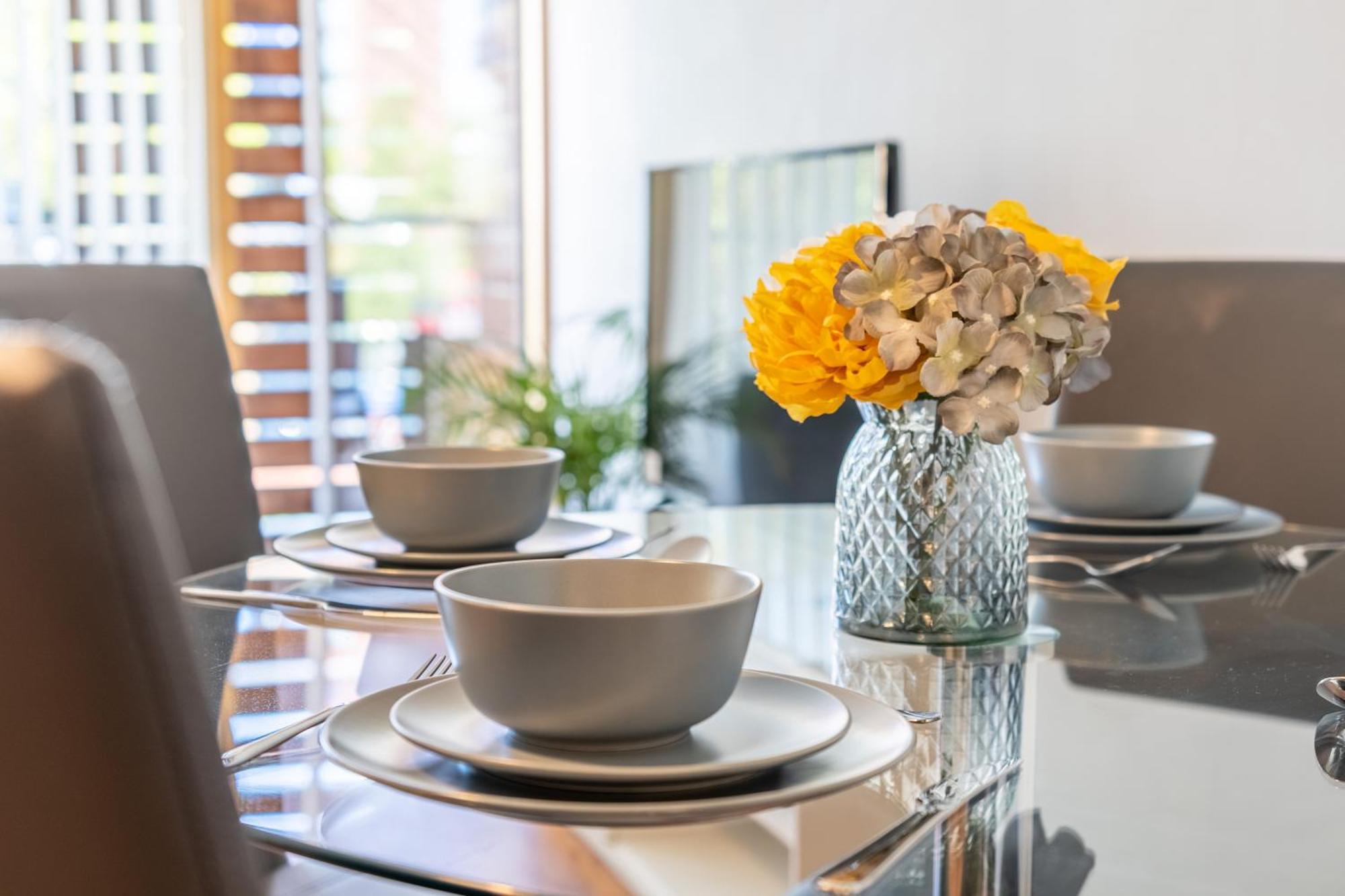 Cotels At Vizion Serviced Apartments, Superfast Broadband, Central Location, Free Parking, Fully Equipped Kitchen Milton Keynes Bagian luar foto